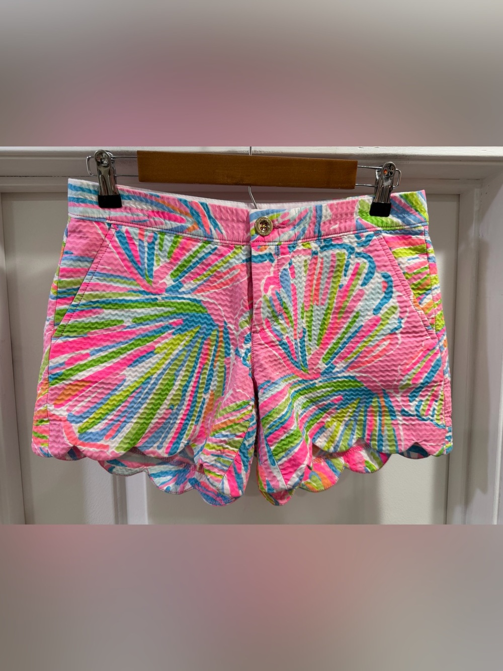 Lilly Pulitzer Buttercup Scallop Shorts "Shellabrate" Size 2